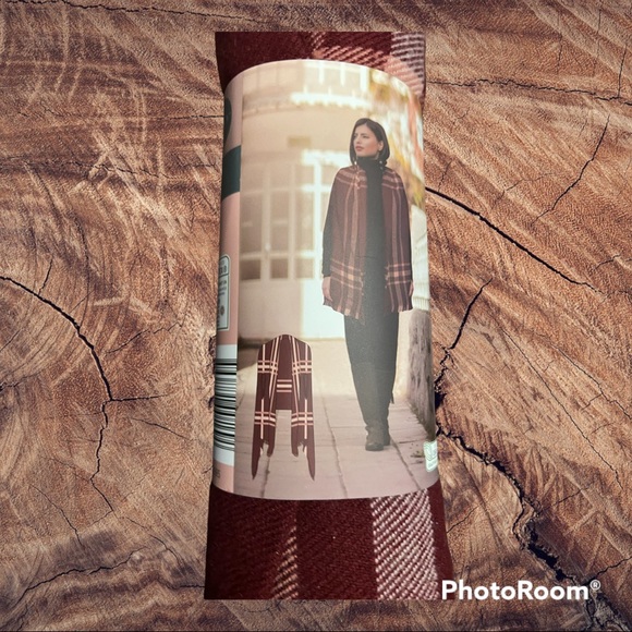 Ladies Scarf Poncho - Picture 11 of 11